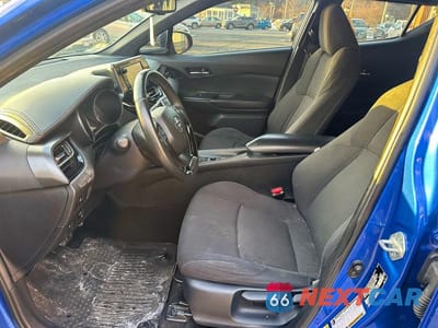 Piąte zdjęcie samochodu w środku: 2018 TOYOTA C-HR XLE VIN:NMTKHMBX3JR020422 - miniatura