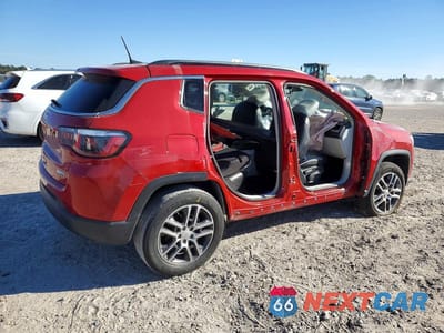 Trzecie zdjęcie samochodu z tyłu: 2019 JEEP COMPASS LATITUDE VIN:3C4NJCBB2KT843772 - miniatura