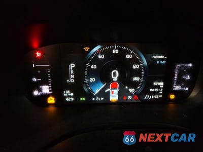 Zdjęcie 9 z 12 samochodu: 2019 VOLVO XC60 T5 VIN:LYV102RK9KB191668 - miniatura