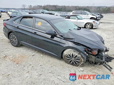 Czwarte zdjęcie samochodu z boku: 2021 VOLKSWAGEN JETTA S VIN:3VWC57BU9MM029651 - miniatura