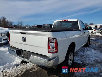 Trzecie zdjęcie samochodu z tyłu: 2017 RAM 1500 ST VIN:3C6JR6DT5HG675343 - miniatura