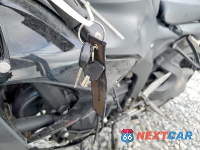 Zdjęcie 8 z 9 samochodu: 2025 KAWASAKI ZX636 K VIN:JKBZXJJ19SA027023 - miniatura