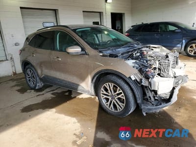 Czwarte zdjęcie samochodu z boku: 2021 FORD ESCAPE FWD 3C 4D SUV SEL VIN:1FMCU0H6XMUA57973 - miniatura