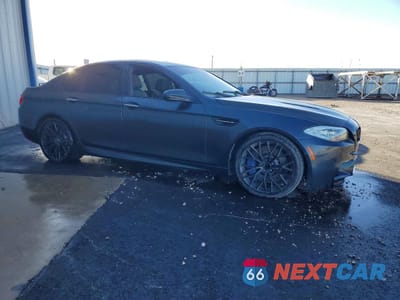 Czwarte zdjęcie samochodu z boku: 2013 BMW M5 VIN:WBSFV9C56DC773799 - miniatura