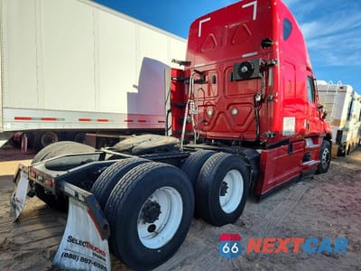 Czwarte zdjęcie samochodu z boku: 2021 FREIGHTLINER CASCADIA 126 SEMI TRUCK VIN:3AKJHHDR9MSMG7953 - miniatura