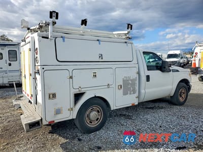 Trzecie zdjęcie samochodu z tyłu: 2013 FORD F350 SUPER DUTY UTILITY / SERVICE TRUCK VIN:1FDRF3A65DEB92658 - miniatura