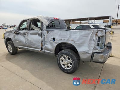 Drugie zdjęcie samochodu z przodu: 2024 RAM 2500 LARAMIE 4WD 6C TDSL CREW CAB 6.7L V8 VIN:3C6UR5FL9RG402721 - miniatura