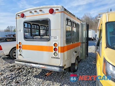 Trzecie zdjęcie samochodu z tyłu: 2005 FORD E350 SHUTTLE BUS VIN:1FDWE35L85HA30464 - miniatura