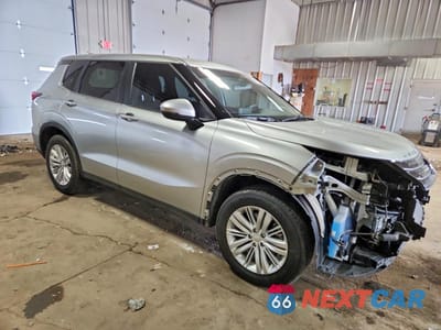 Czwarte zdjęcie samochodu z boku: 2024 MITSUBISHI OUTLANDER MAX 650 VIN:JA4J4UA83RZ073953 - miniatura