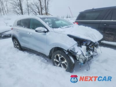 Czwarte zdjęcie samochodu z boku: 2020 KIA SPORTAGE LX VIN:KNDPMCAC0L7633610 - miniatura