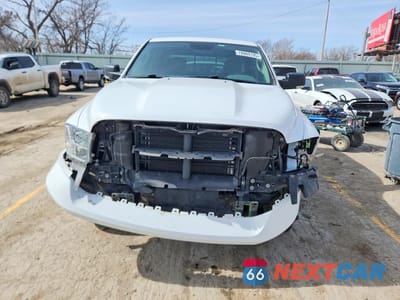 Piąte zdjęcie samochodu w środku: 2019 RAM 1500 CLASSIC SLT VIN:1C6RR7LT4KS523340 - miniatura