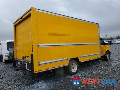 Trzecie zdjęcie samochodu z tyłu: 2023 GMC SAVANA BOX TRUCK VIN:7GZ37TC72PN003842 - miniatura