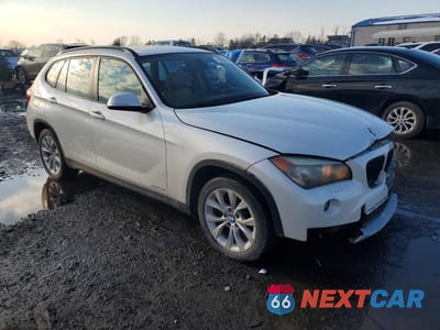 Czwarte zdjęcie samochodu z boku: 2013 BMW X1 XDRIVE28I VIN:WBAVL1C55DVR87811 - miniatura