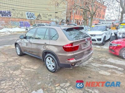 Trzecie zdjęcie samochodu z tyłu: 2013 BMW X5 XDRIVE35I VIN:5UXZV4C56D0E09683 - miniatura