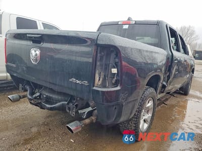 Trzecie zdjęcie samochodu z tyłu: 2021 RAM 1500 BIG HORN VIN:1C6SRFFTXMN512500 - miniatura