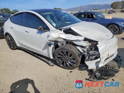 Czwarte zdjęcie samochodu z boku: 2023 TESLA MODEL Y VIN:7SAYGDEF3PF741129 - miniatura