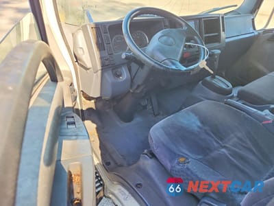 Zdjęcie 8 z 12 samochodu: 2011 ISUZU NPR BOX TRUCK VIN:JALB4W170B7401200 - miniatura