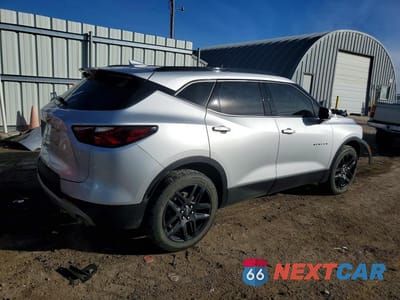 Trzecie zdjęcie samochodu z tyłu: 2021 CHEVROLET BLAZER 2LT VIN:3GNKBCRS1MS533439 - miniatura