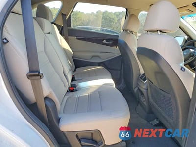 Zdjęcie 11 z 13 samochodu: 2018 KIA SORENTO LX VIN:5XYPG4A38JG424001 - miniatura