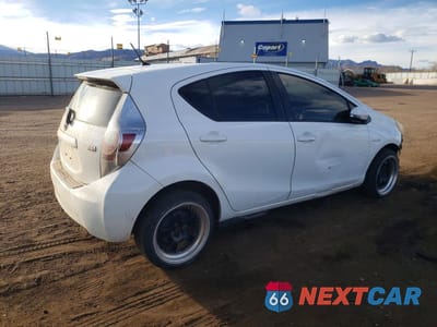 Trzecie zdjęcie samochodu z tyłu: 2013 TOYOTA PRIUS C VIN:JTDKDTB30D1550823 - miniatura