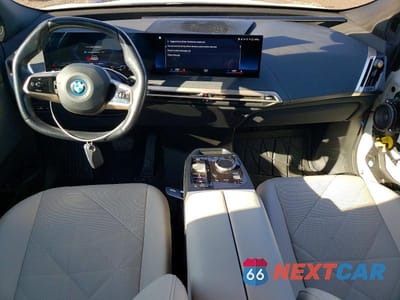 Zdjęcie 8 z 13 samochodu: 2023 BMW IX XDRIVE50 VIN:WB523CF0XPCM04548 - miniatura