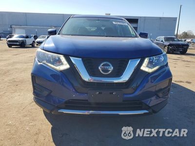 Piąte zdjęcie samochodu w środku: 2018 NISSAN ROGUE S VIN:5N1AT2MV2JC819827 - miniatura