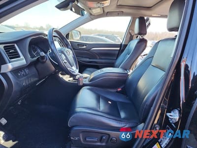 Zdjęcie 7 z 12 samochodu: 2018 TOYOTA HIGHLANDER SE VIN:5TDJZRFH8JS858102 - miniatura