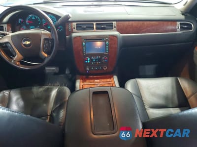 Zdjęcie 8 z 13 samochodu: 2011 CHEVROLET SUBURBAN K1500 LTZ VIN:1GNSKKE30BR230225 - miniatura