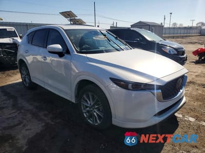 Czwarte zdjęcie samochodu z boku: 2024 MAZDA CX-5 PREMIUM PLUS VIN:JM3KFBEL0R0432842 - miniatura