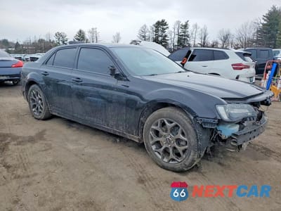 Czwarte zdjęcie samochodu z boku: 2016 CHRYSLER 300 S VIN:2C3CCAGG1GH253237 - miniatura