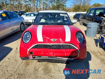 Piąte zdjęcie samochodu w środku: 2026 MINI COOPER BASE VIN:WMW43GD0XT2X81613 - miniatura