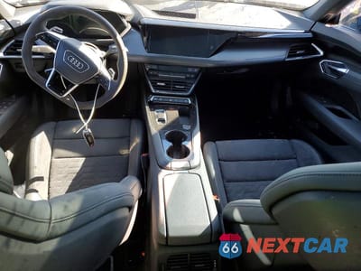 Zdjęcie 8 z 11 samochodu: 2022 AUDI E-TRON GT PREMIUM PLUS VIN:WAUCJBFW2N7008050 - miniatura