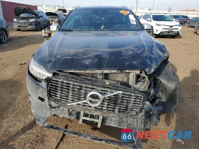 Piąte zdjęcie samochodu w środku: 2019 VOLVO XC60 T5 R-DESIGN VIN:LYV102RM1KB322254 - miniatura