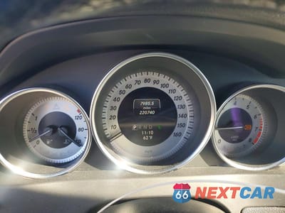 Zdjęcie 9 z 12 samochodu: 2013 MERCEDES-BENZ C 250 VIN:WDDGF4HB7DA796570 - miniatura