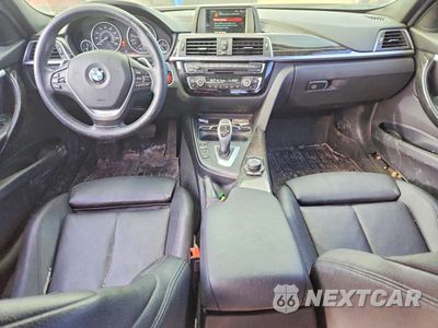 Zdjęcie 8 z 12 samochodu: 2018 BMW 330 XI VIN:WBA8D9C55JEM32524 - miniatura