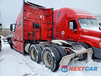 Trzecie zdjęcie samochodu z tyłu: 2024 VOLVO VN VNL VIN:4V4NC9EH8RN655883 - miniatura