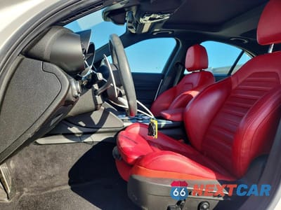 Zdjęcie 7 z 12 samochodu: 2023 ALFA ROMEO GIULIA TI VIN:ZARFAMBN6P7669663 - miniatura