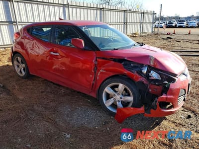Czwarte zdjęcie samochodu z boku: 2015 HYUNDAI VELOSTER VIN:KMHTC6AD7FU239373 - miniatura