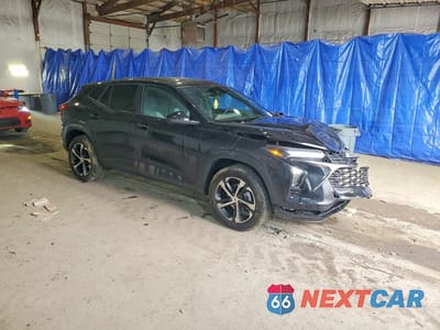 Czwarte zdjęcie samochodu z boku: 2025 CHEVROLET TRAX 1RS VIN:KL77LGEP2SC033262 - miniatura