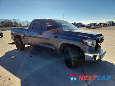 Czwarte zdjęcie samochodu z boku: 2019 TOYOTA TUNDRA DOUBLE CAB SR VIN:5TFRY5F13KX245060 - miniatura