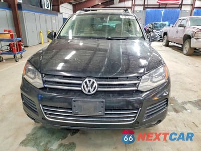 Piąte zdjęcie samochodu w środku: 2013 VOLKSWAGEN TOUAREG V6 VIN:WVGEF9BPXDD002481 - miniatura