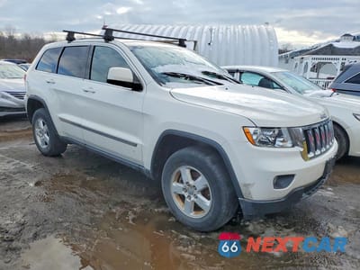 Czwarte zdjęcie samochodu z boku: 2012 JEEP GRAND CHEROKEE LAREDO VIN:1C4RJFAG5CC350939 - miniatura
