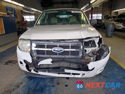 Piąte zdjęcie samochodu w środku: 2010 FORD ESCAPE XLT VIN:1FMCU0D77AKC76105 - miniatura