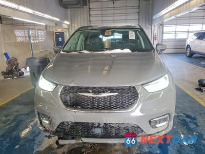 Piąte zdjęcie samochodu w środku: 2023 CHRYSLER PACIFICA TOURING L VIN:2C4RC3BG3PR614972 - miniatura