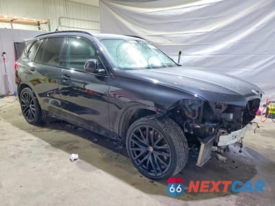 Czwarte zdjęcie samochodu z boku: 2022 BMW X5 M50I VIN:5UXJU4C00N9M47215 - miniatura