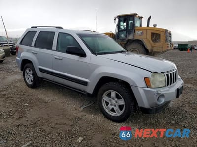 Czwarte zdjęcie samochodu z boku: 2006 JEEP GRAND CHEROKEE LAREDO VIN:1J4GR48K26C333996 - miniatura