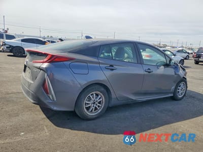 Trzecie zdjęcie samochodu z tyłu: 2022 TOYOTA PRIUS PRIME LE VIN:JTDKAMFPXN3226490 - miniatura