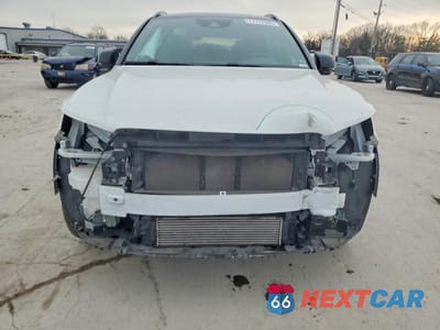 Piąte zdjęcie samochodu w środku: 2022 VOLVO XC40 T5 R-DESIGN VIN:YV4162UMXN2791495 - miniatura