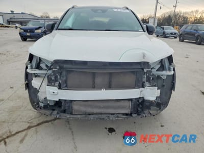 Piąte zdjęcie samochodu w środku: 2022 VOLVO XC40 T5 R-DESIGN VIN:YV4162UMXN2791495 - miniatura