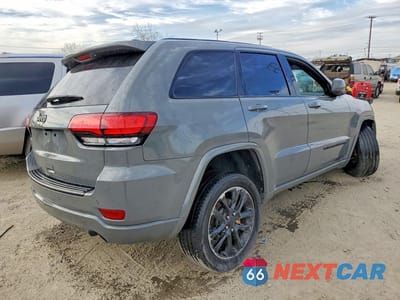 Trzecie zdjęcie samochodu z tyłu: 2022 JEEP GRAND CHEROKEE LAREDO E VIN:1C4RJEAG9NC155889 - miniatura